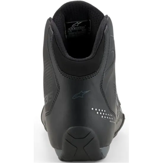 Черни мото боти Alpinestars Celer с Rotor въртящ диск за затваряне, сиви акценти, перфорации за вентилация и текстурирана гумена подметка