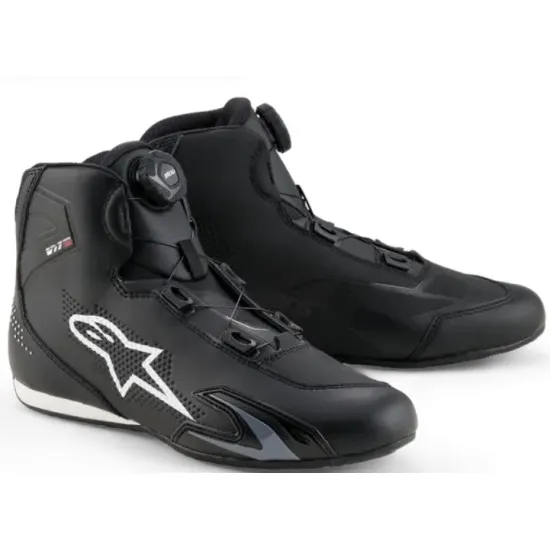 Черни мото боти Alpinestars Celer с бяло лого, Rotor система за затваряне, висок профил и спортен дизайн
