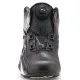 Черно-бели мото боти Alpinestars Celer Vented с бял звезден лого, BOA диск за затваряне, перфорации за вентилация и графични линейни елементи