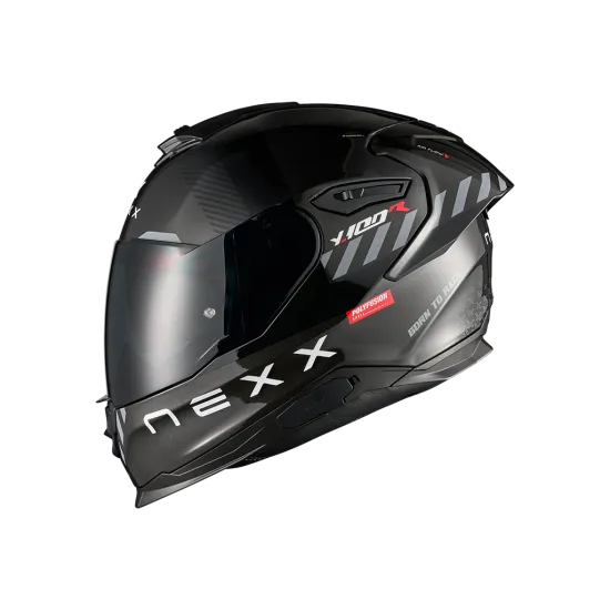Черна спортна мото каска NEXX Y100R с матово покритие, сребристи акценти, червени детайли, тъмен визьор и аеродинамична форма