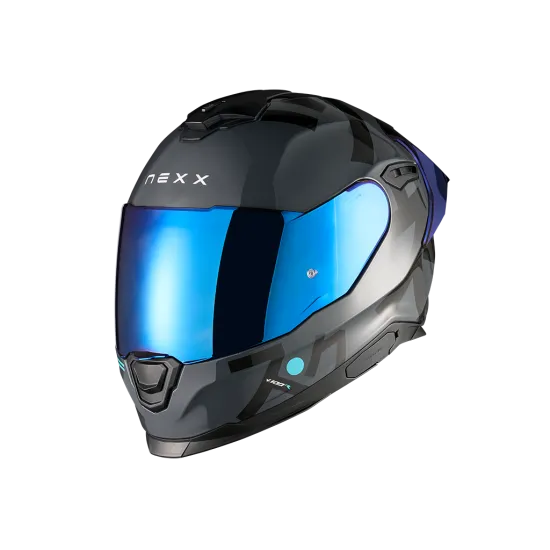 Сива мото каска NEXX Y100R Nippon с лъскав финиш, син антирефлексен визьор, вентилационни отвори отгоре и встрани, видими логота NEXX и модерен агресивен дизайн