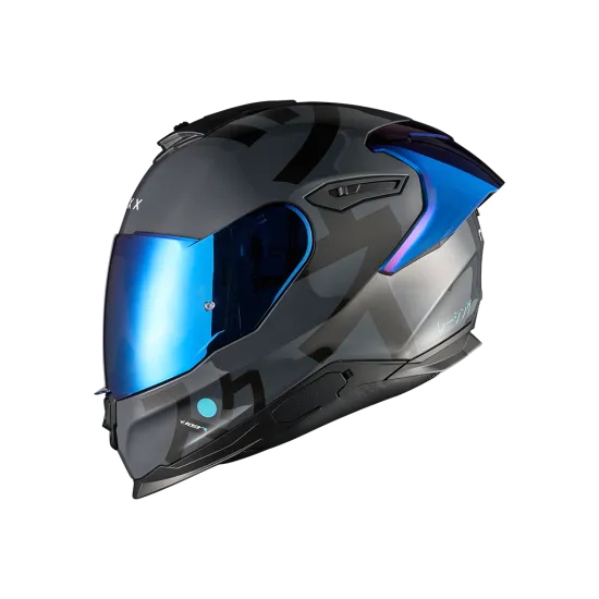 Сива мото каска NEXX Y100R Nippon с лъскав финиш, син антирефлексен визьор, вентилационни отвори отгоре и встрани, видими логота NEXX и модерен агресивен дизайн