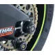 Черни краш тапи R&G Racing монтирани на златиста спирачна дискa и черна джанта с видимо R&G лого