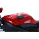 Черни карбонови слайдери R&G Racing монтирани на червен резервоар Yamaha YZF-R1, снимани от три ъгъла