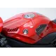 Черни карбонови слайдери R&G Racing монтирани на червен резервоар Yamaha YZF-R1, снимани от три ъгъла