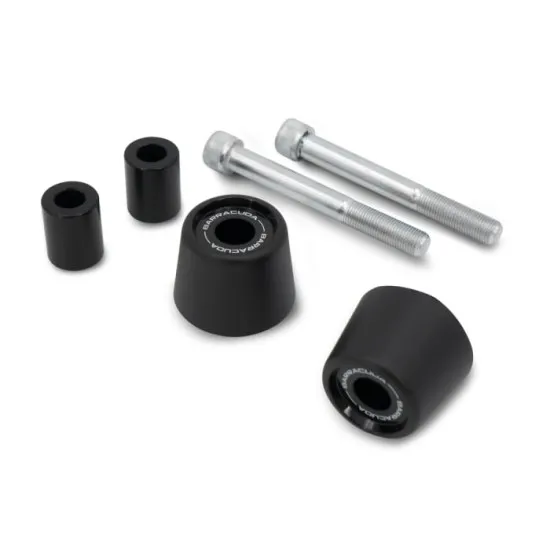 Краш тапи BARRACUDA с черни PVC предпазители, сребристи алуминиеви дистанционни елементи и метални болтове с фирмено лого