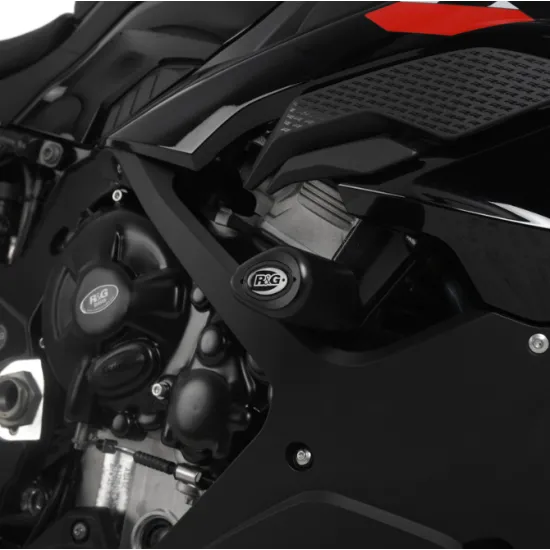Черни R&G Racing Aero краш тапи монтирани на BMW S1000RR с капковидна форма и подвижна капачка