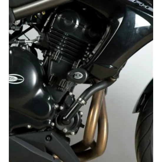 Черни краш тапи R&G Racing с капковидна форма монтирани на черна рамка на Kawasaki мотоциклет със златисти тръби от изпускателна система
