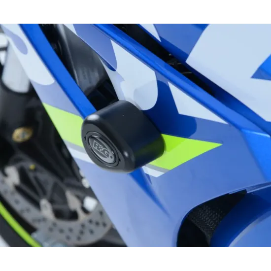 Черни R&G Racing Aero краш тапи монтирани на синьо-бяла Suzuki GSX-R1000 с видими подвижни капачки и лого