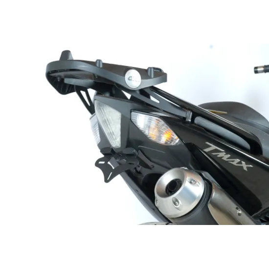 Черна стойка за номер R&G Racing монтирана на Yamaha T-Max 530 с вградена светлина и оригинални мигачи