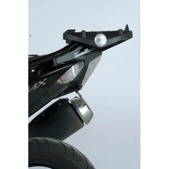 Черна стойка за номер R&G Racing монтирана на Yamaha T-Max 530 с вградена светлина и оригинални мигачи