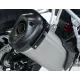 Черен протектор за ауспух R&G Racing с метална скоба и матова пластмаса, монтиран на мотоциклет - изглед отзад