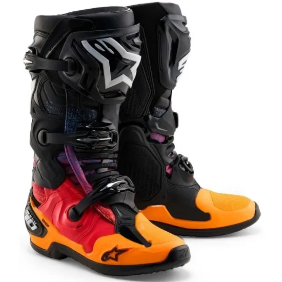 Мотокрос ботуши Alpinestars Tech 10 LTD SX1 в оранжево, червено и черно с алуминиеви катарами и космически принт по шахтата