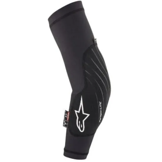 Черен налакътник Alpinestars Paragon Lite с перфорирана защитна обвивка, мрежеста конструкция и бяло лого на Alpinestars