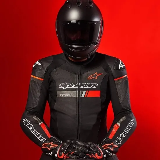 Екип ALPINESTARS GP FORCE V2 2PC BLACK/RED с DFS плъзгачи и вътрешна броня
