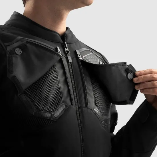 Черно мото яке Rebelhorn Borg 2 с HydraShield PRO мембрана и Level 2 протектори