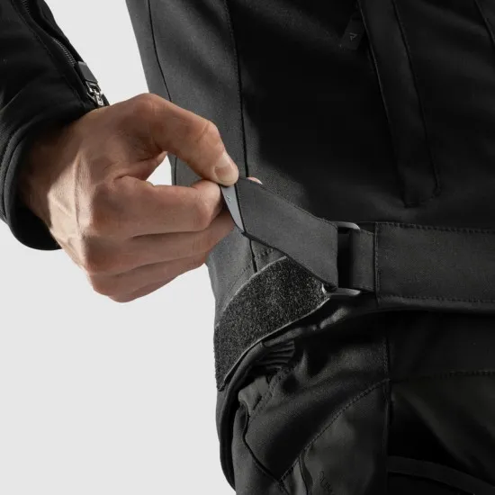 Черно мото яке Rebelhorn Borg 2 с HydraShield PRO мембрана и Level 2 протектори