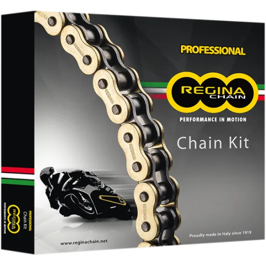 Опаковка Regina Chain Kit с верига със златисто покритие на черен фон, лого на Regina и изображение на спортен мотоциклет