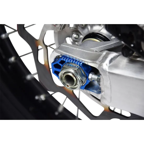 Блок втулка за задна ос SCAR на KAWASAKI/SUZUKI BLUE - Окачване от марка Scar