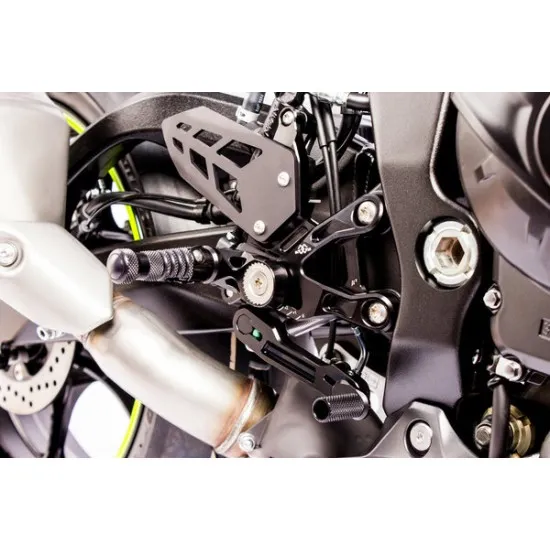 GILLES REARSET MUE2 BK – Регулируема конзола за GSX-R 1000 Конзола GILLES REARSET MUE2 BK за Suzuki GSX-R 1000